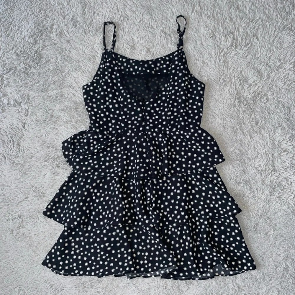 Forever 21 Black Ditsy Floral Daisy Tiered Mini Dress Size Small Spaghetti Strap - Picture 4 of 7